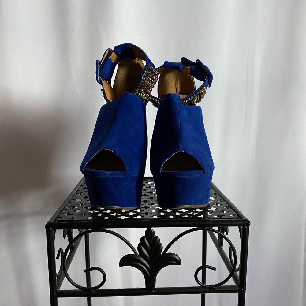 Jeweled Chase & Chloe Blue Wedges